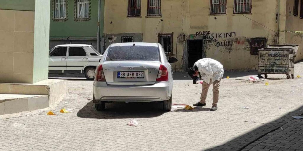 Cuma namazı sonrası kanlı pusu: 2 yaralı