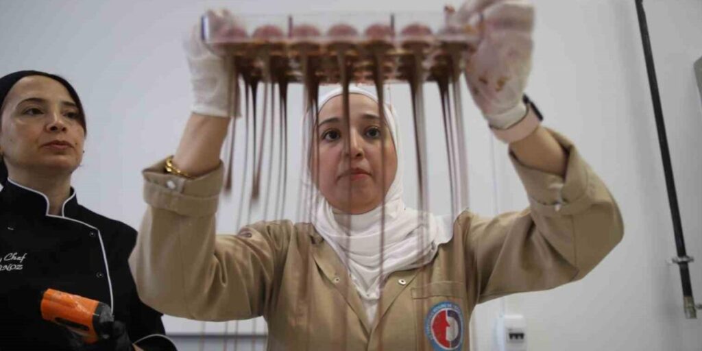 Dezavantajlı kadınlar çikolata üretimini öğreniyor