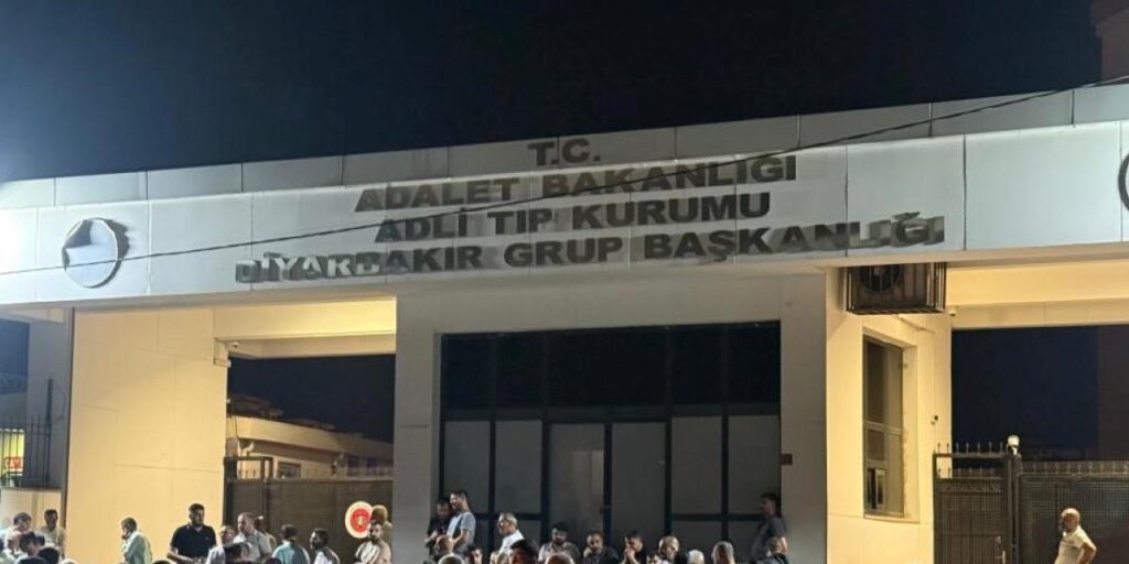 Diyarbakır’da husumetli aileler arasında kavga: 2 ölü