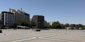 Diyarbakır’da kavurucu sıcaklar tarihi mekanları boşalttı