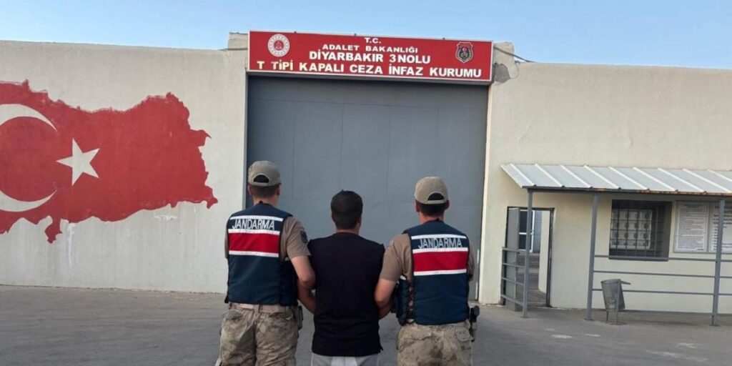 Diyarbakır’da kesinleşmiş hapis cezası ile aranan 2 kişi yakalandı