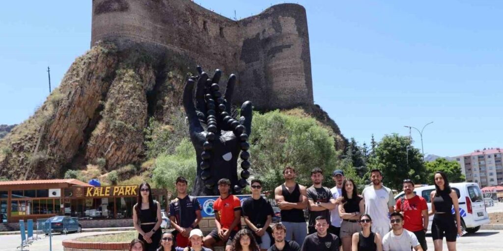 Dünyanın dört bir tarafından gençler Erzurum’da buluşuyor