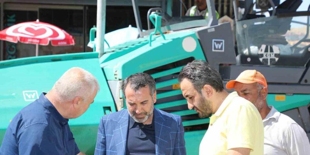 Elazığ Belediye Başkanı Şerifoğulları yol yenileme çalışmalarını yerinde inceledi
