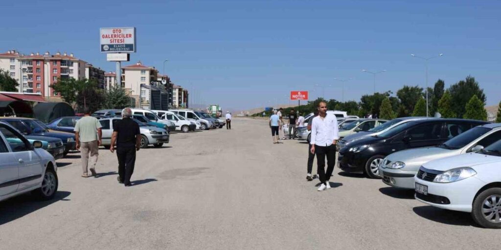 Elazığ ikinci el oto pazarında araç çok, alıcı yok
