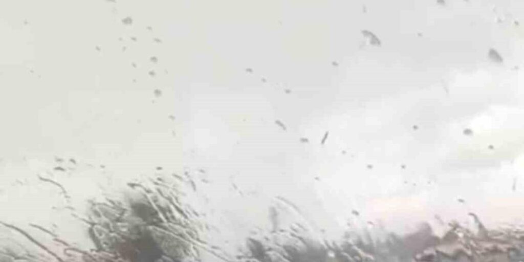 Elazığ’a kış geri geldi, dolu ve sağanak etkili oldu