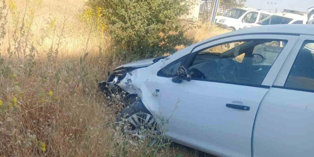 Elazığ’da otomobil ile motosiklet çarpıştı: 1’i ağır 3 yaralı