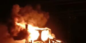 Erciş’te iş makinesi alev alev yandı