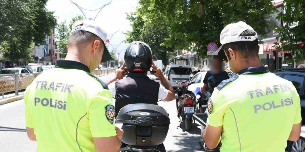 Erzincan’da motosikletlilere sıkı denetim