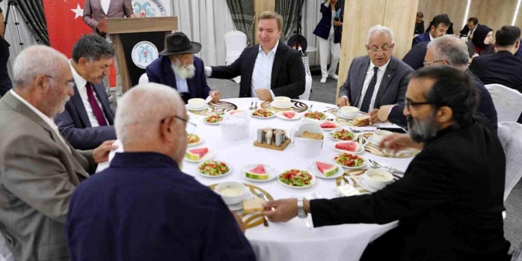 Erzincan’da muharrem ayı dolayısıyla iftar programı düzenlendi