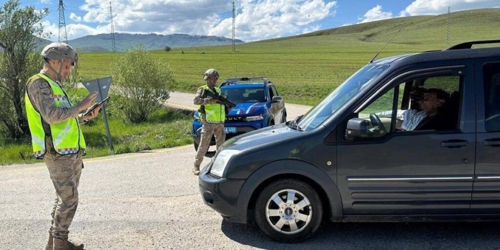 Erzurum’da 26 düzensiz göçmen yakalandı
