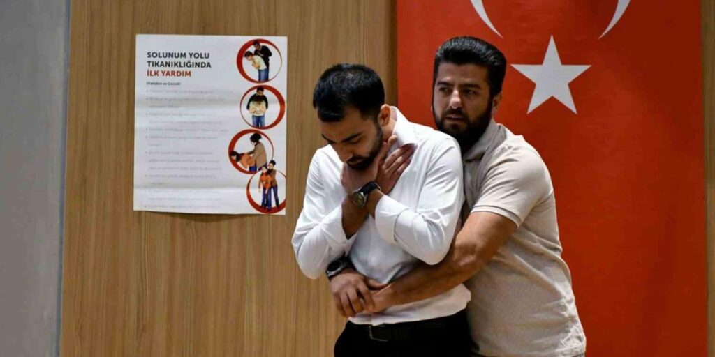 Gaziantep’te binlerce kişiye Heimlich manevrası eğitimi verildi
