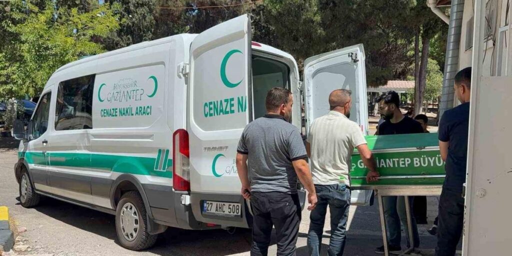 Gaziantep’te tır traktöre çarptı: 1 ölü, 1 yaralı