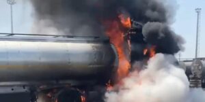 Habur’da akaryakıt yüklü tanker alev alev yandı