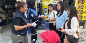 Hakkari polisi vatandaşları bilgilendirmeye devam ediyor