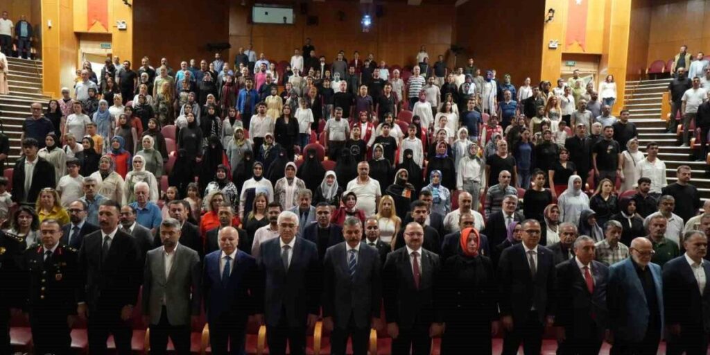 İletişim Fakültesi akademisyenleri ve öğrencilerinin hazırladığı ‘Darbe Kafası’ filmi 15 Temmuz’da izleyiciyle buluştu