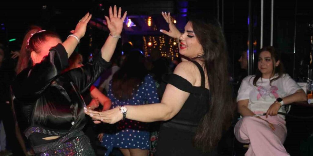 İranlılar Van’da eğlenmeye devam ediyor