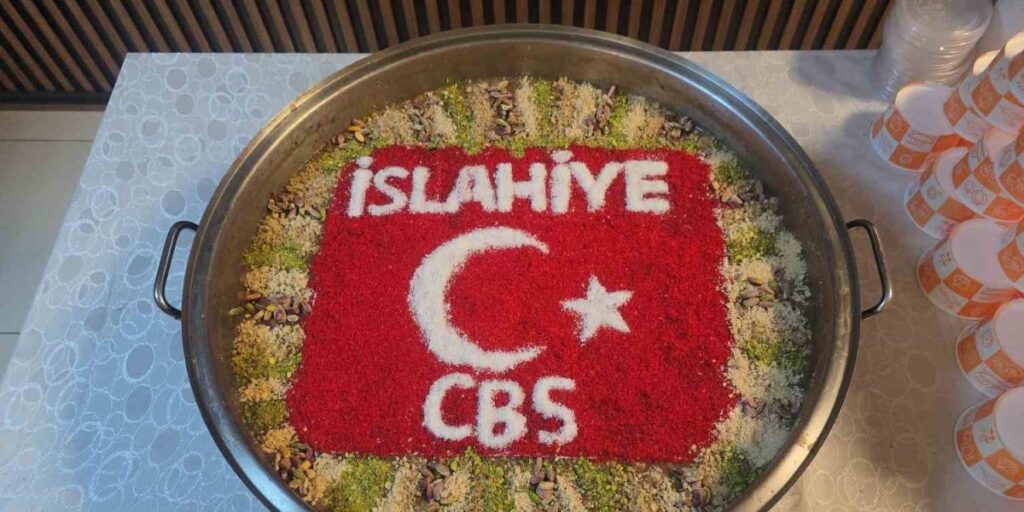İslahiye Cumhuriyet Başsavcısından çalışanlara aşure ikramı