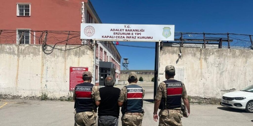 Jandarma ekiplerince bir ayda arama kaydı bulunan 100 şahıs yakalandı