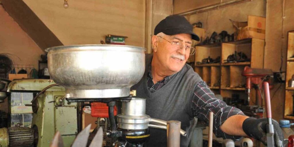Kars’ta 4 kuşaktır kollu süt makinelerini tamir ediyorlar