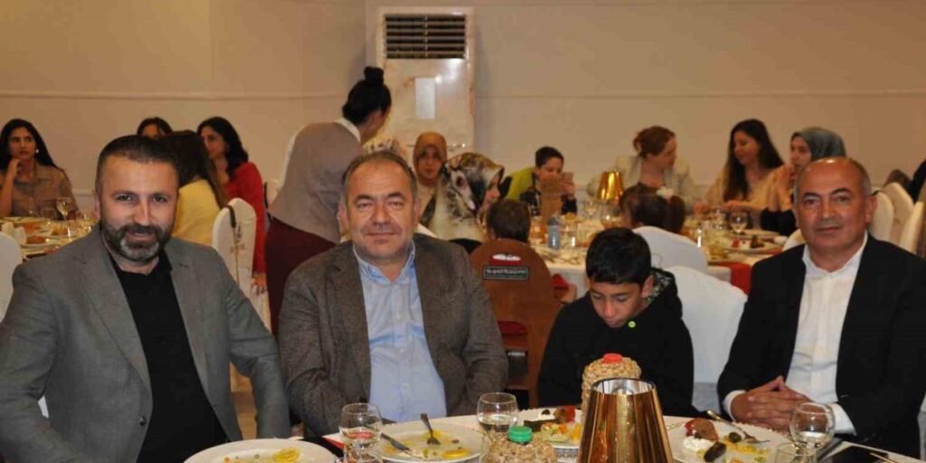 Kars’ta hakim ve savcılar veda yemeğinde bir araya geldi