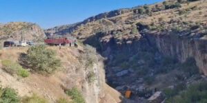 Kontrolden çıkan kamyon uçuruma düştü: 1 ölü