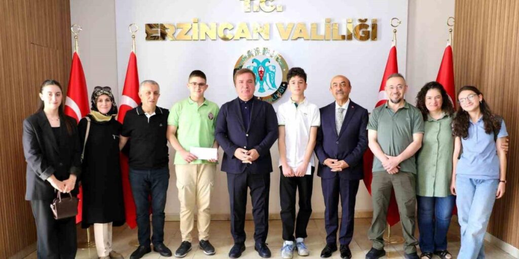 LGS’de 500 tam puan alan öğrenci ve aileleri Vali Aydoğdu’yu ziyaret etti