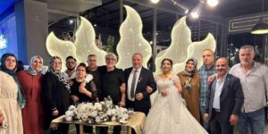 Liseli sınıf arkadaşları 34 yıl sonra karşılaştı, görüşme düğünle sonuçlandı