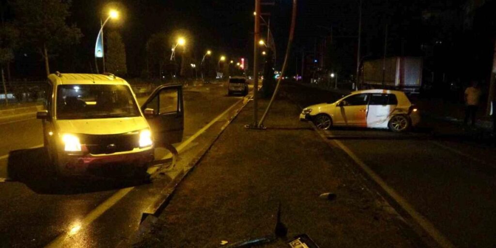 Malatya’da hafif ticari araç ile otomobil çarpıştı: 2 yaralı