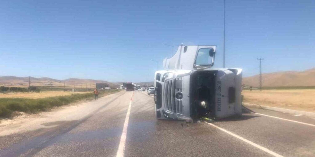 Malatya’da tanker devrildi: 1 kişi yaralandı