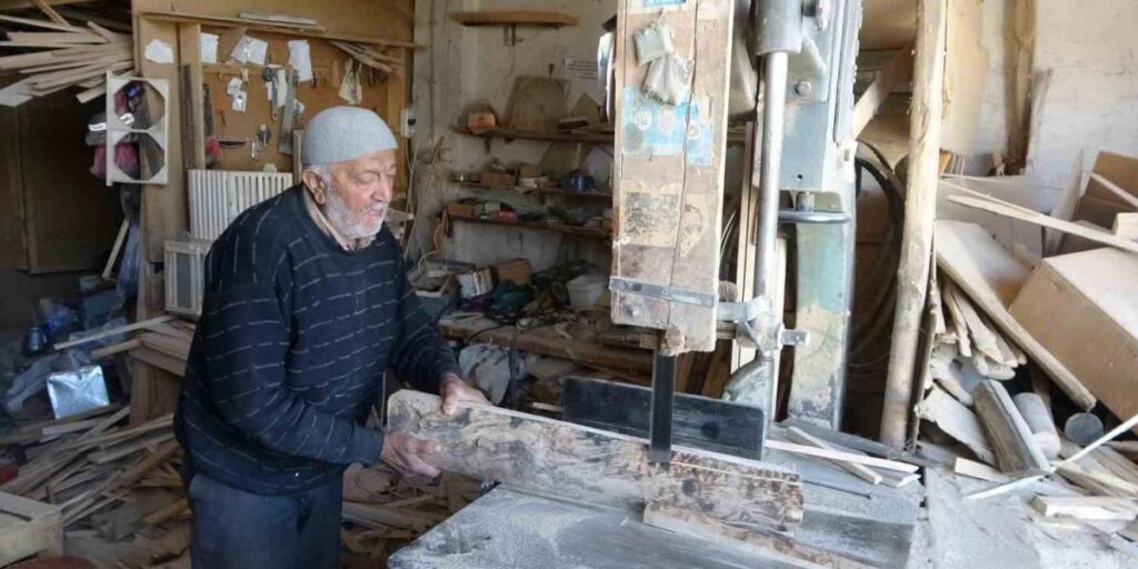 Malatyalı usta 73 yıldır ağaçlara şekil veriyor