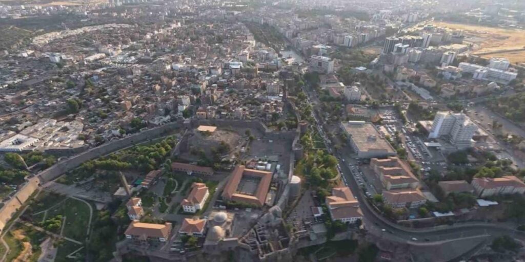 Manzara tutkunları havadan Diyarbakır’ın tarihi yerlerini keşfediyor