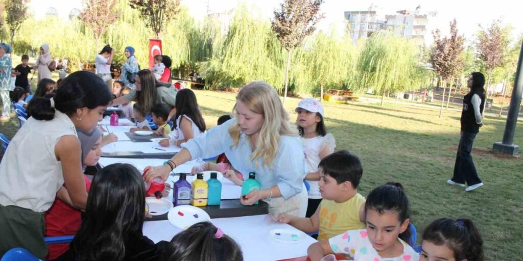 Midyat’ta 100’den fazla çocuk sanatla buluşarak hayallerini çizdi