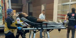 Motosiklet park halindeki araca çarptı: 1 yaralı