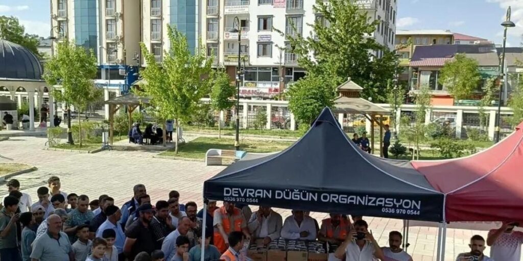 Patnoslular Recep Tayyip Camii’nde aşurede buluştu