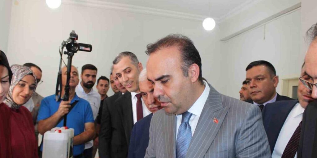 Sanayi ve Teknoloji Bakanı Kacır, Siirt’te iş insanlarıyla bir araya geldi