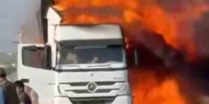 Şanlıurfa’da alev alan tır kullanılamaz hale geldi