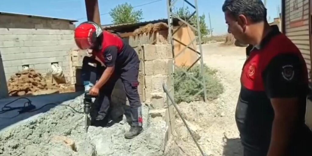 Şanlıurfa’da betonun altında mahsur kalan 2 kedi kurtarıldı