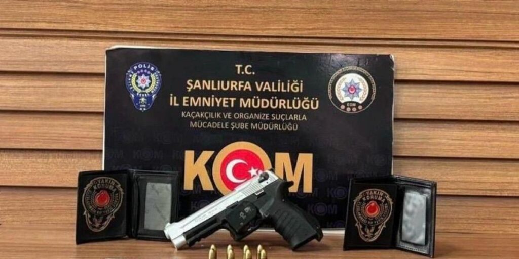 Şanlıurfa’da kendilerini MİT mensubu ve komiser olarak tanıtan 2 dolandırıcı tutuklandı