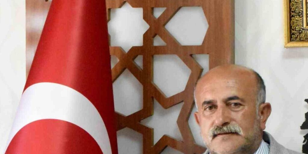 Şenkaya Belediye Başkanı Özcan’dan 15 Temmuz mesajı; “Hainlerin karşısında her zaman duvar olacağız”