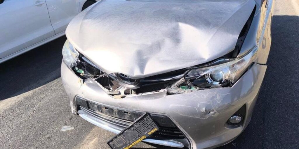 Siirt’te 2 araç çarpıştı