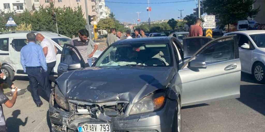 Siirt’te iki araç çarpıştı: 1 yaralı