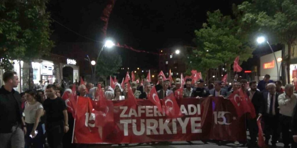 Şırnak’ta demokrasi nöbetine yoğun katılım