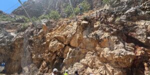 Taşyolu, kaya düşmesi nedeniyle kısa süreli ulaşıma kapandı