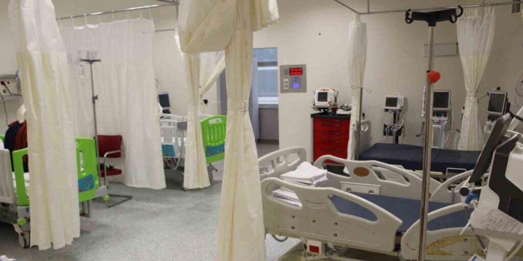 Tatvan Devlet Hastanesi’nde çocuk yoğun bakım servisi hizmete açıldı