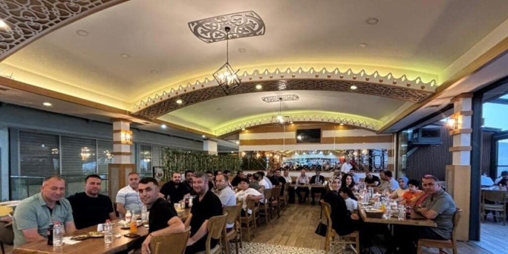 Tatvan’da görev yerleri değişen cezaevi personeli için veda yemeği düzenlendi