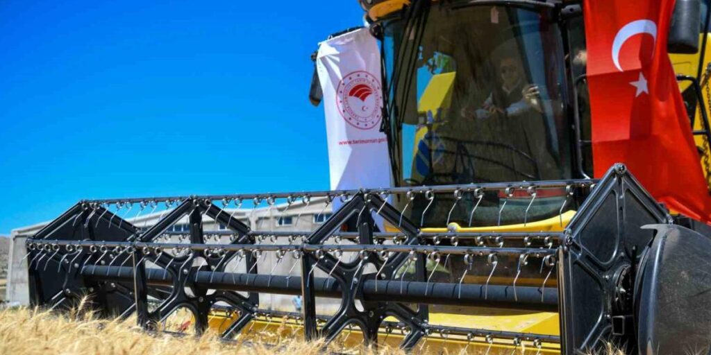Tunceli Valisi Aygöl, hasat etkinliğine katıldı