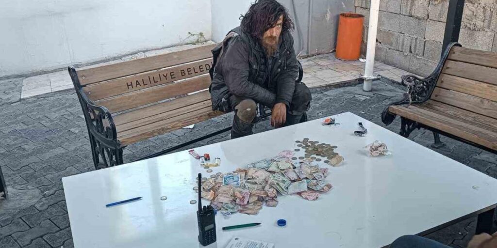 Üzerinden 20 bin lira çıkan dilenci sınır dışı edildi