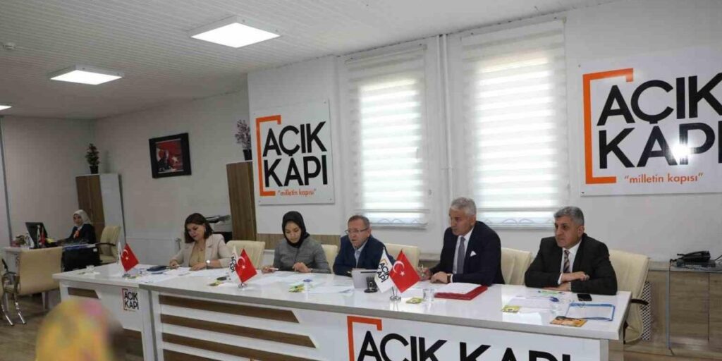 Vali Ziya Polat, Halk Günü Toplantısı’nda vatandaşları dinlendi