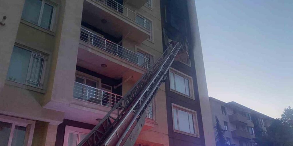 Van’da korkutan ev yangını