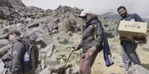 Yabancı turistler Ağrı Dağı’nda çevre temizliği yaptı